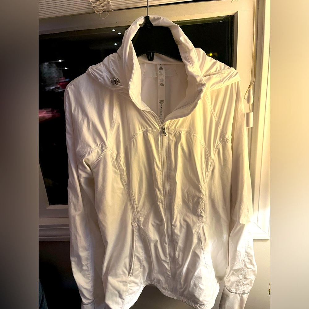 LuLuLemon women’s white nylon jacket sz 6